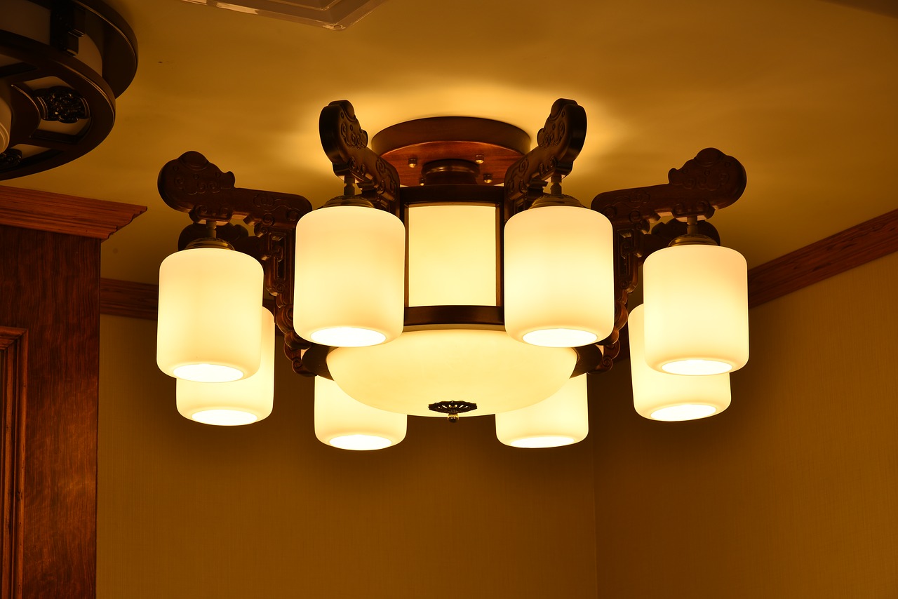 Lampy i żyrandole – nowoczesne oświetlenie domu