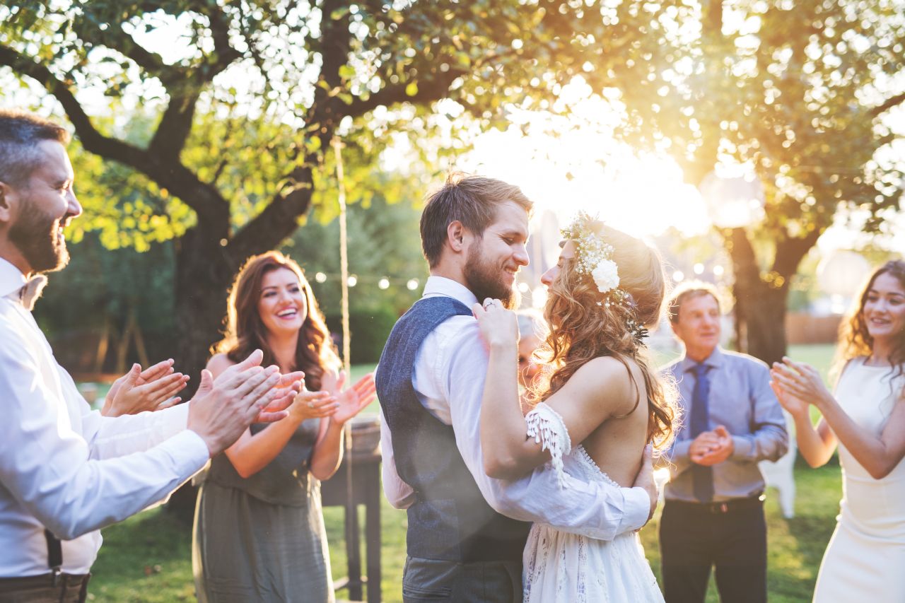 Jak zapewnić gościom dobrą zabawę na weselu?
