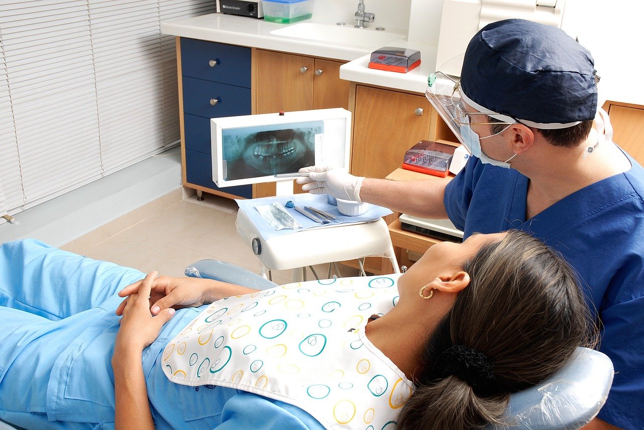 Metody leczenia zębów oferowane przez współczesne gabinety dentystyczne