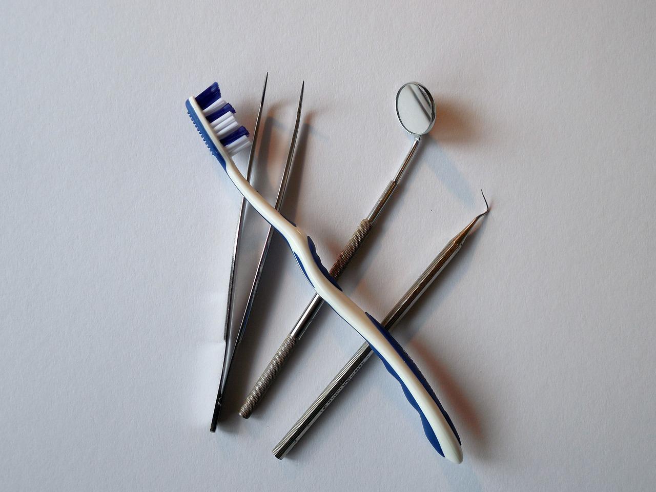 Narzędzia chirurgiczne stomatologiczne – co wchodzi w ich skład?