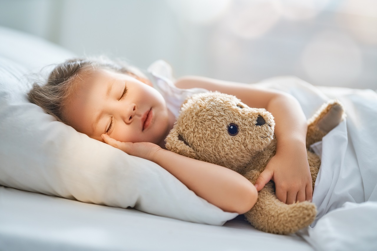 Dlaczego właściwe prześcieradła dziecięce są tak istotne dla jakości snu?